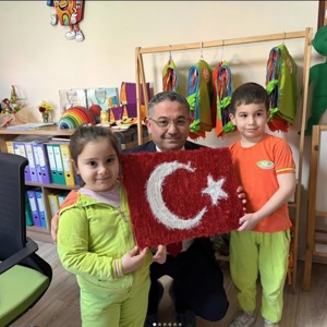 İl Müdürümüz Sayın Adem YÜCEL, Özel Neş'e Erbek Gündüz Bakımevi' ni ziyaret ederek çocuklarımızla bir araya geldi. - fotoğraf 1