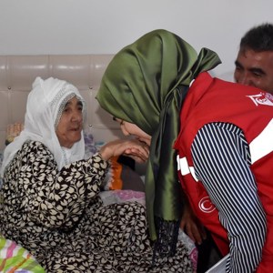 Evde Bakım Yardımı ödemeleri hak sahiplerinin hesaplarına artışlı şekilde yatırılmaya başlandı - fotoğraf 1
