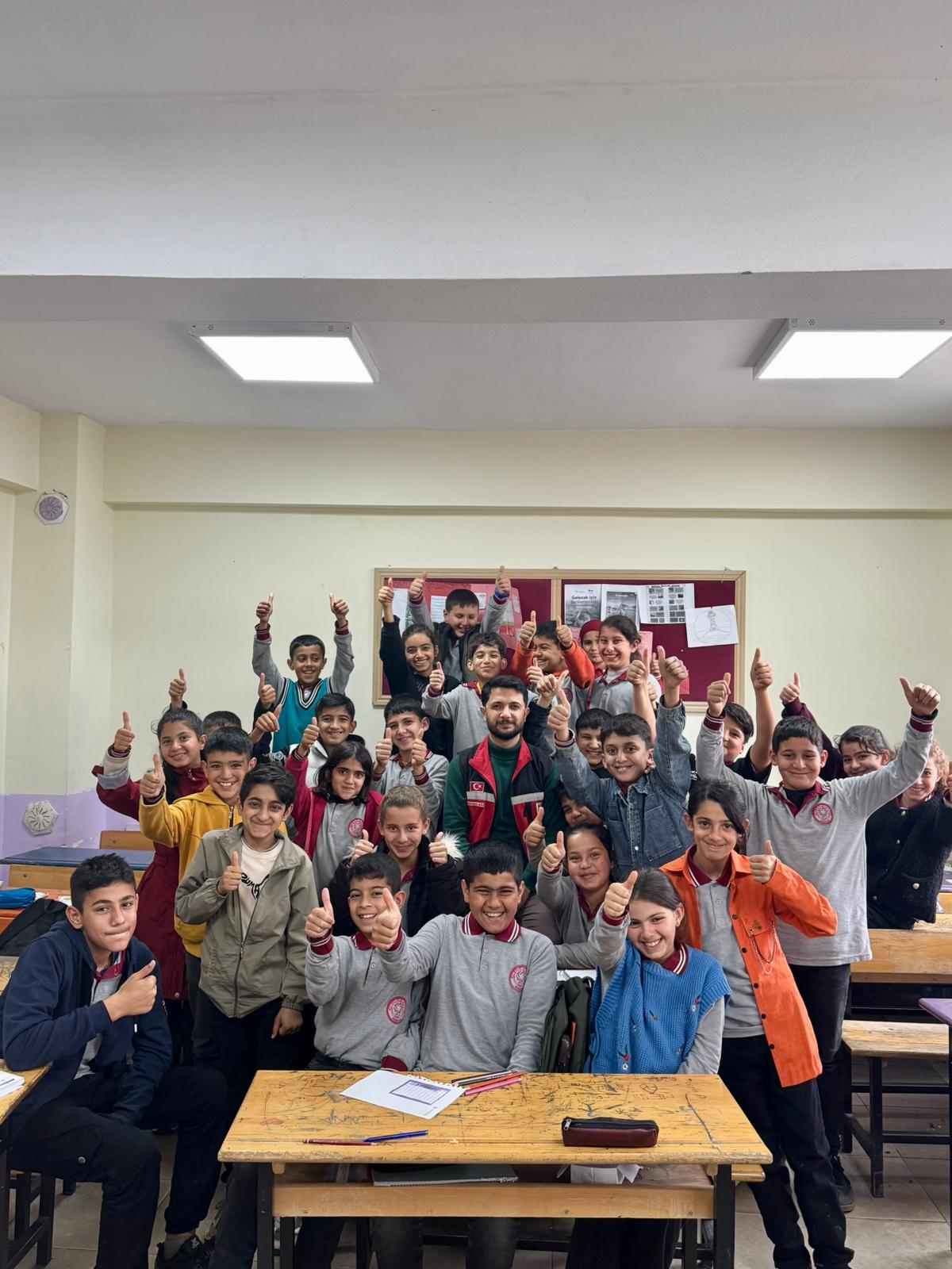 Yeniçağlar Ortaokulu Öğrencilerine “Akran zorbalığı” eğitimi 