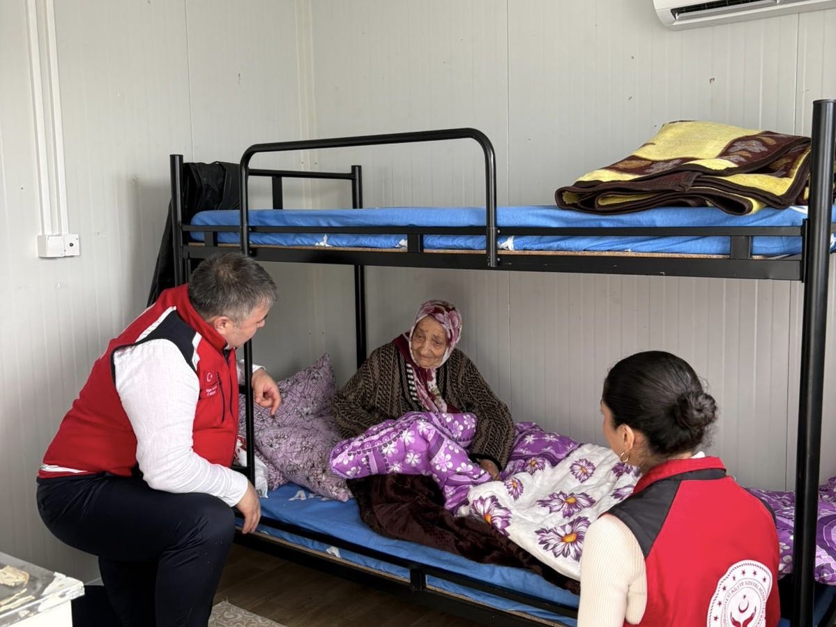 7 Nisan akşamı Kadirli’de meydana gelen sel felaketi nedeniyle mağdur olan selzede  Melek Yapıcı isimli vatandaşımız, Kadirli Konteyner Kent Geçici Barınma Merkezi’ne yerleştirilmiştir. 