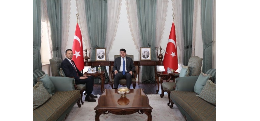 Bakanımız Sayın Mahinur ÖZDEMİR GÖKTAŞ’ın tensipleriyle Müdürlüğümüze İl Müdürü olarak görevlendirilen Sayın Çetin TUTAŞ, Valimiz Sayın Ömer KALAYLI'yı makamında ziyaret etti. 