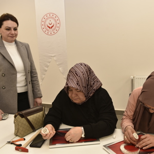 “Sanata Teşvik ve Sanatla Yaşam” programı kapsamında düzenlenen Filografi kursumuz tüm hızıyla devam ediyor. - fotoğraf 10