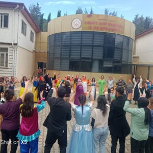 2 Nisan Otizm Spektrum Farkındalık Günü kapsamında, Mehmet Akif Ersoy Mesleki ve Teknik Anadolu Lisesi Çocuk Gelişimi Bölümü öğrencileri, Osmaniye Bakım Rehabilitasyon ve Aile Danışma Merkezi Müdürlüğümüzü ziyaret ettiler - fotoğraf 3