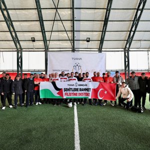  Liseler Arası Futbol Turnuvasında "Şehitlerimize rahmet, Filistin’e Destek" mesajı verildi - fotoğraf 1