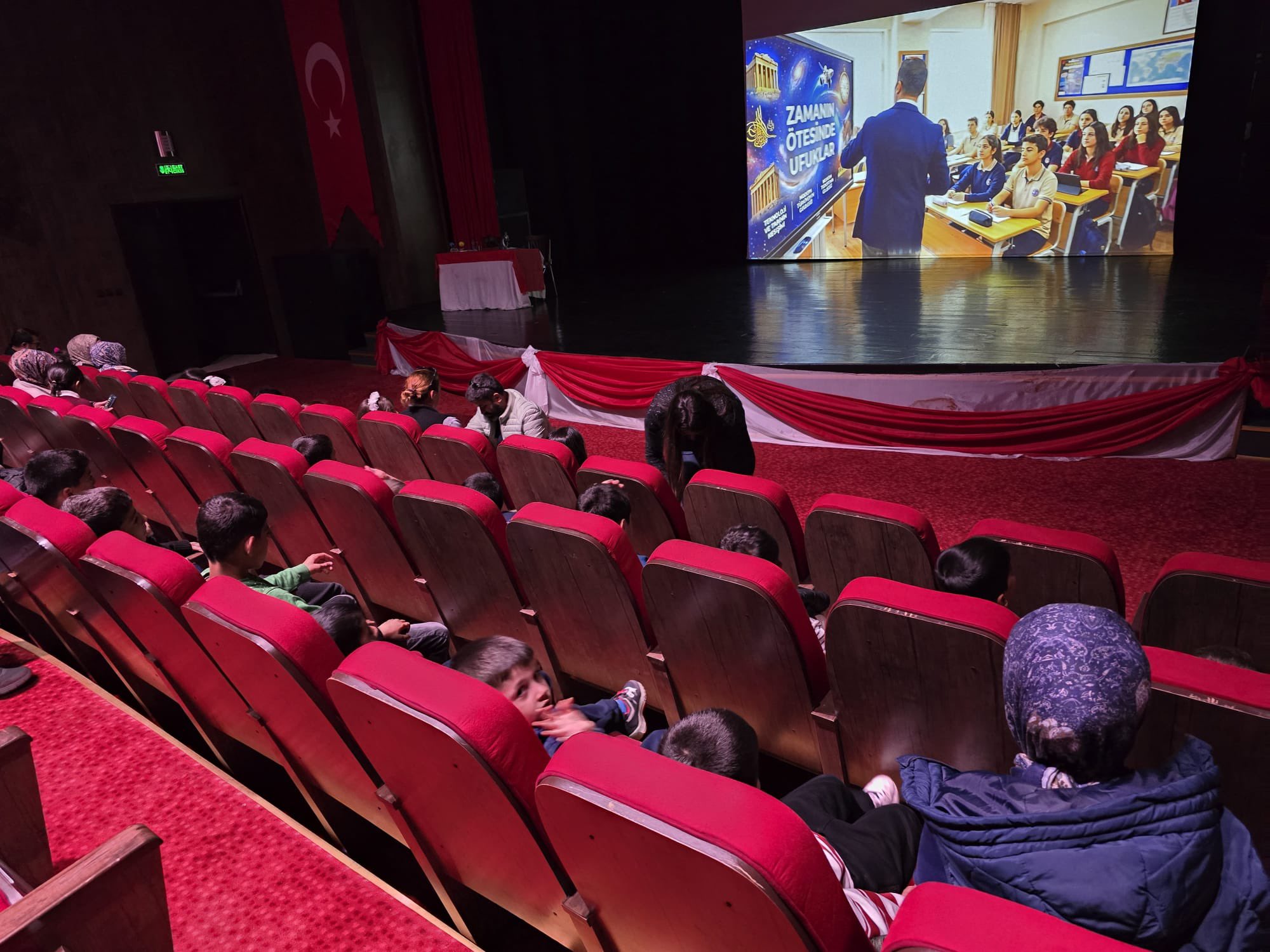 “Zamanın Ötesinde Ufuklar” isimli sine-tiyatro gösteri etkinliği