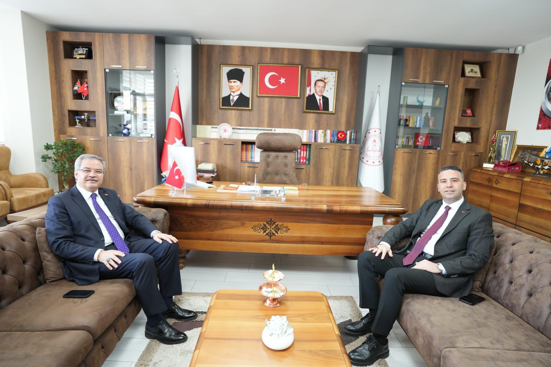 İl Müdürümüz Sayın Umut Zeybek’ten İl Millî Eğitim Müdürümüze Ziyaret