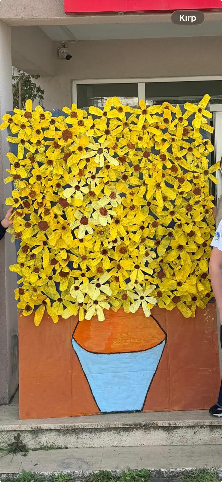 Minik Ellerle Büyük Sanat: Atık Materyallerden Van Gogh Yorumu