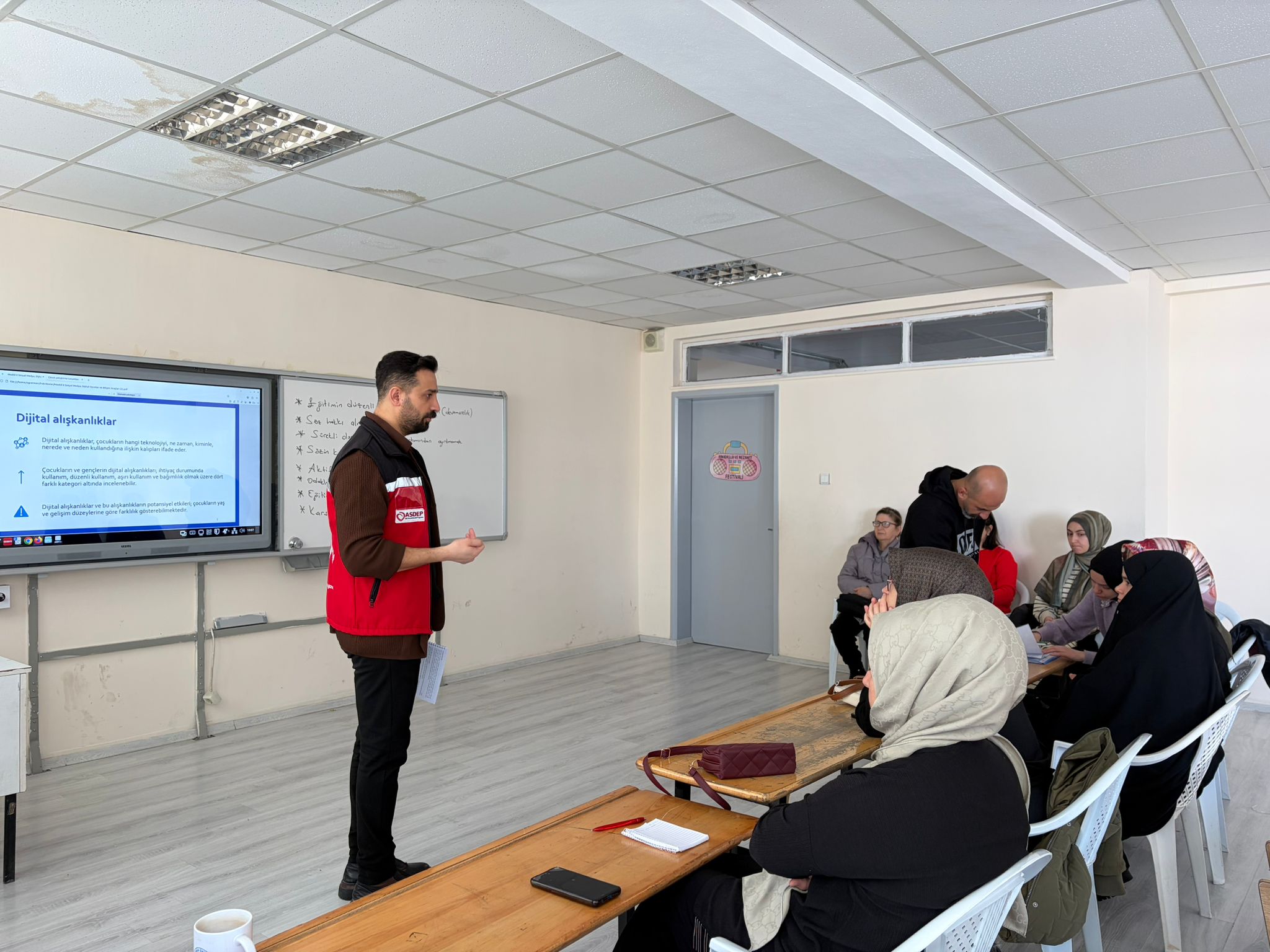 Dijital Dünyada Bilinçli Aileler İçin Eğitim