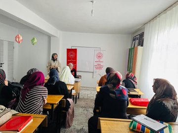 ŞÖNİM tarafından Kaleönü Kur’an Kursu kursiyerlerine; şiddetle mücadele, aile içi iletişim ve erken yaşta evlilikler konusunda bilgilendirme yapıldı. 