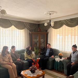 ÇİÇEKLER ŞEHİT AİLELERİNE  - fotoğraf 1
