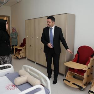 İl Müdürümüz Sn. Ömer Turan, Şeyh Zayed Bahçelievler Bakım Rehabilitasyon ve Aile Danışma Merkezimizi Ziyaret Etti - fotoğraf 2