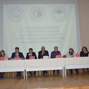 Öğretmen evi Konferans Salonunda 400 kadına kadın Kooperatifçiliği ve Finansal Okuryazarlık hakkında bilgilendirme yapılmıştır. - fotoğraf 14
