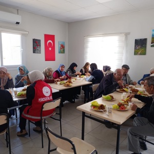 Aile ve Sosyal Hizmetler İl Müdürlüğü Gündüz Bakım ve Aktif Yaşam Merkezi’nde hizmet alan yaş almış büyüklerimiz ile  birlikte kısır etkinliği düzenlenmiştir. - fotoğraf 2