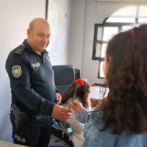 Çocuk Evleri Koordinasyon Merkezi Müdürlüğüne bağlı çocuk evlerimizde hizmet alan çocuklarımız, Polis Teşkilatının kuruluş yıl dönümü kapsamında 📍 Fakıuşağı Şehit Mehmet Çatal Polis Merkezi Amirliğini ziyaret etti. - fotoğraf 3
