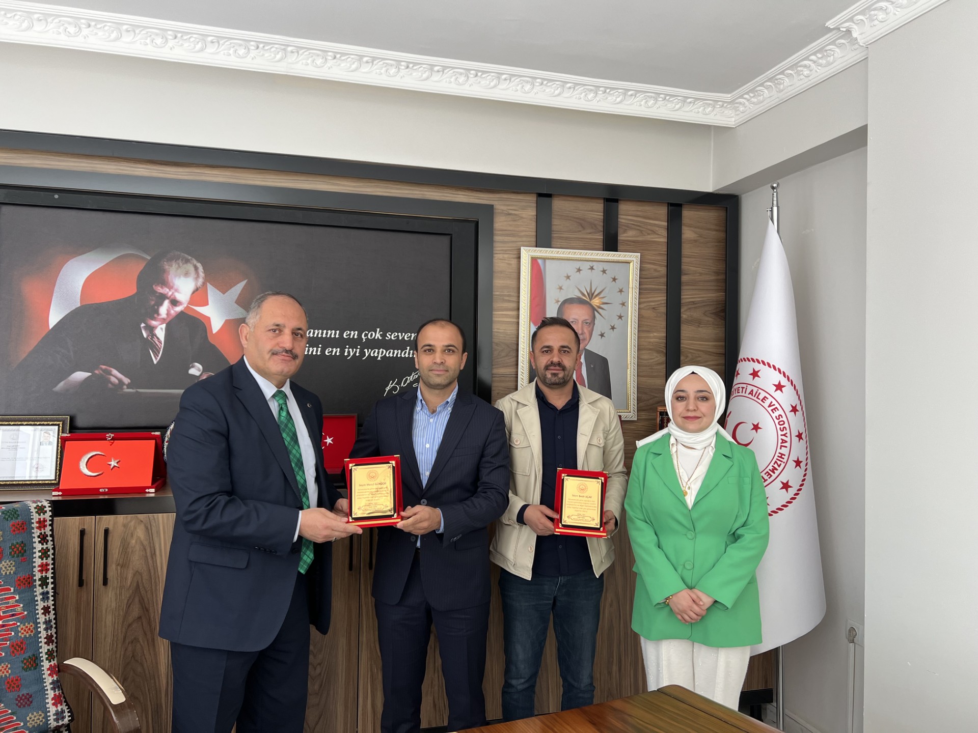 İl Müdürümüz Salih Kaya’dan Başarıya Vefa Plaketi