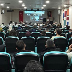 “Sosyal Risk Haritaları, Aile Rehberi ve Çocuklar Güvende Eğitimi” Programına Yoğun Katılım - fotoğraf 6