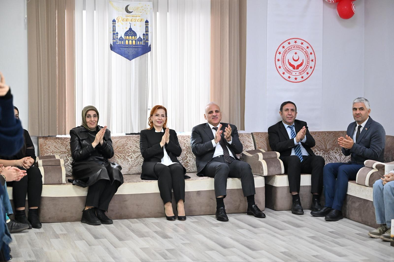 Valimiz Sayın Murat Zorluoğlu’ndan Çocuklarımıza Bayram Ziyareti