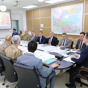 Valimiz Sayın Ahmet Karakaya başkanlığında 'Okullarda Güvenlik ve Psikososyal Önlemler Toplantısı' gerçekleştirildi - fotoğraf 3