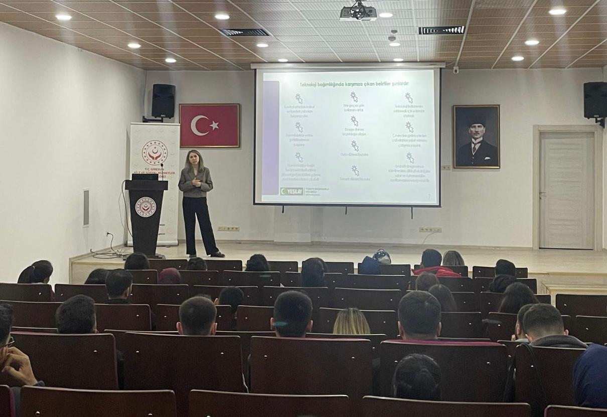 Personele Teknoloji ve Kumar Bağımlılığı Konulu Eğitimler Verildi.