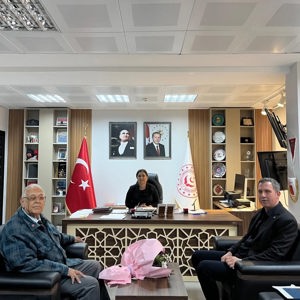 Huzurevimizin Kıymetli Çınarı İsmet Amcamızdan, İl Müdürümüz Sayın Emine BÖÇKÜN’e Gönülleri Isıtan Ziyaret - fotoğraf 1
