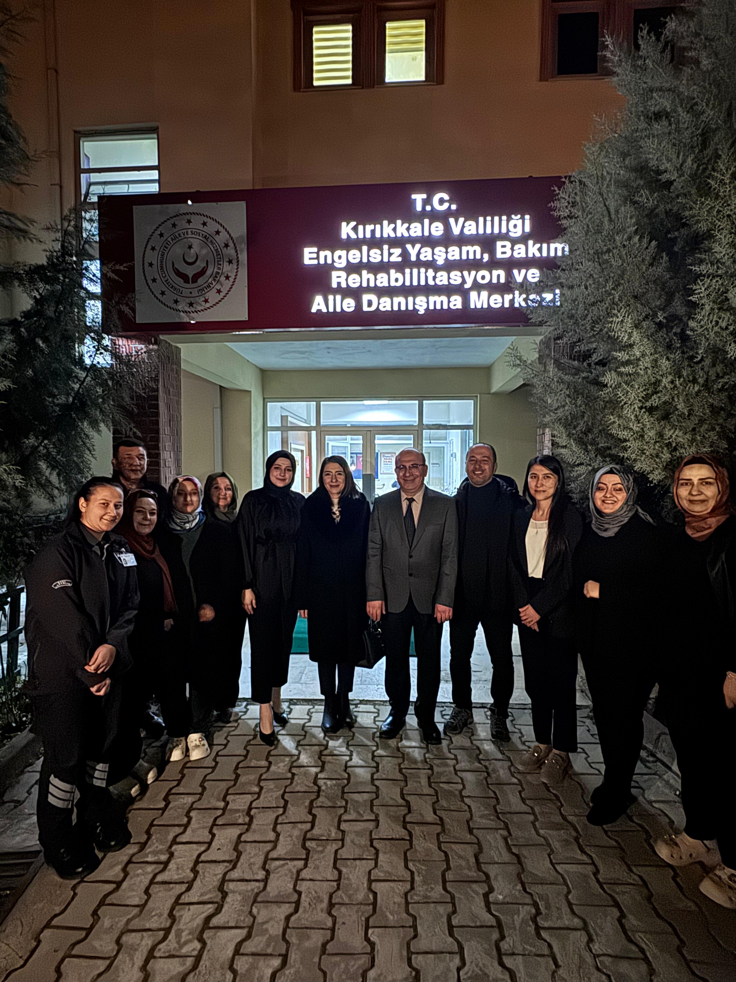 İl Müdürümüz Sayın Çiğdem AÇIKYILDIZ KAZEL, özel gereksinimli bireylerimiz ve çalışma arkadaşlarımızla düzenlenen iftar programında bir araya geldi.