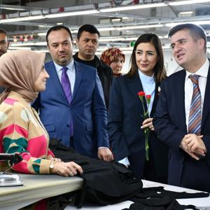 Valimiz Sayın H. Engin SARİİBRAHİM, 8 Mart Dünya Kadınlar Günü dolayısıyla kadın çalışanlarla bir araya geldi. - fotoğraf 1