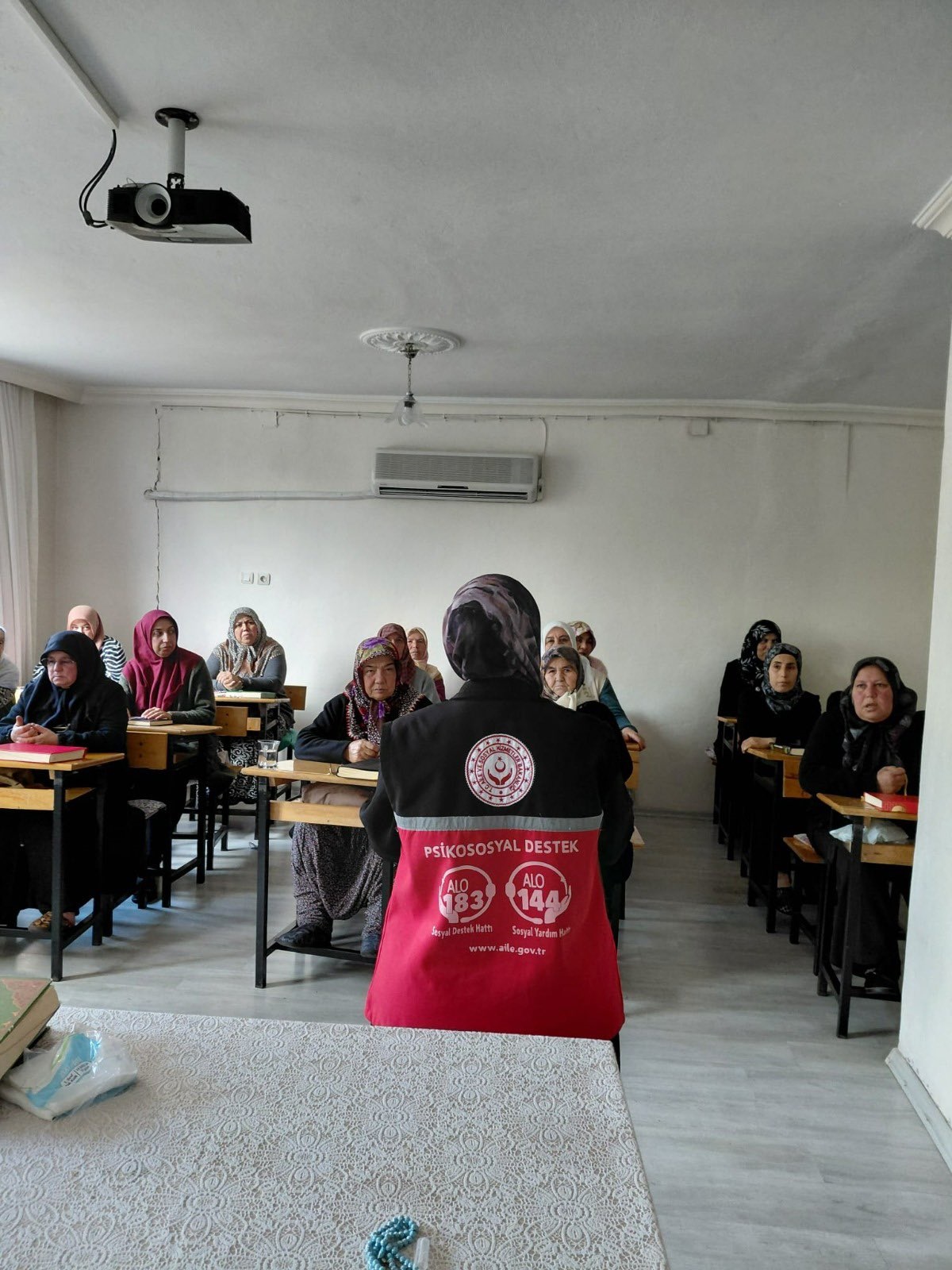 Osmaniye Sosyal Hizmet Merkezi tarafından Ali Aliye Karak Kur’an Kursu’nda yetişkin bireylere yönelik “Dijital Okuryazarlık” konulu eğitim gerçekleştirilmiştir. 