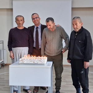 Kadirli Engelsiz Yaşam Bakım ve Rehabilitasyon Merkezi’nde düzenlenen doğum günü etkinliğimize, Osmaniye Engelsiz Yaşam Bakım ve Rehabilitasyon Merkezi’nde koruma ve bakım altında bulunan bireylerimiz de katılım sağlamıştır. - fotoğraf 1