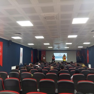 Osmaniye Sosyal Hizmet Merkezi tarafından, Bakanlığımızın hizmet modellerinden biri olan Evlenecek Gençlerin Desteklenmesi Projesinden faydalanan çiftlere yönelik evlilik öncesi eğitim gerçekleştirilmiştir. - fotoğraf 3