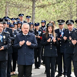 Türk Polis Teşkilatı’nın 181’inci Yılında Şehitlikte Duygu Dolu Ziyaret - fotoğraf 2