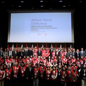 Bakanımız Göktaş, Genç Kızılay Akademi Gençlik ve Aile Araştırma Zirvesi'nde konuştu - fotoğraf 6