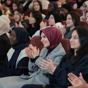 Bakanımız Göktaş, Uluslararası Milli İrade Kız Anadolu İmam Hatip Lisesi'nde öğrencilerle buluştu - fotoğraf 4