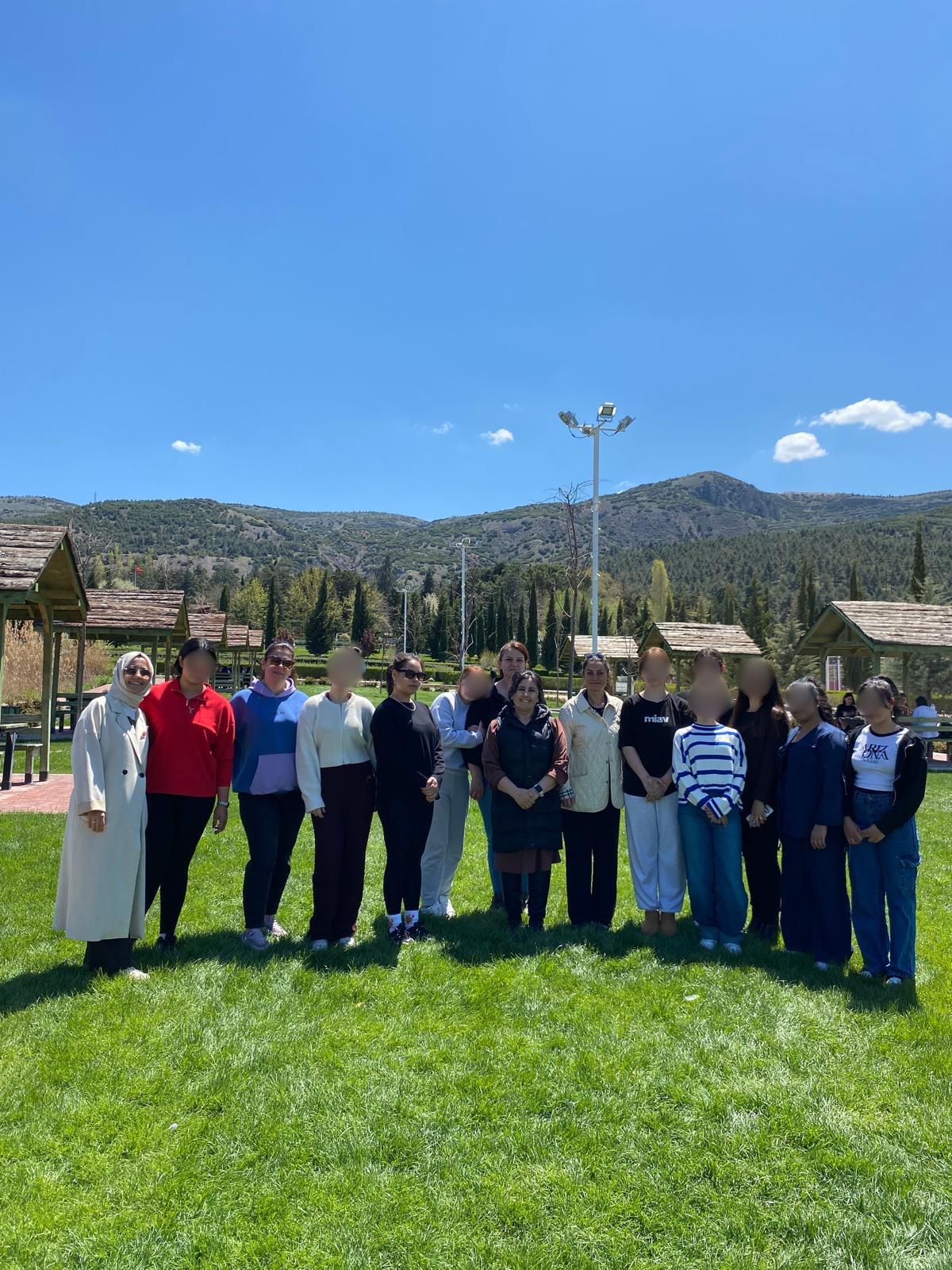  Çevre bilincine dikkat çekmek amacıyla çöp toplama etkinliği gerçekleştirdi.