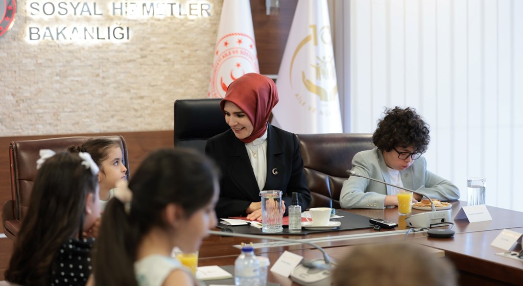 Bakanımız Göktaş, 23 Nisan dolayısıyla dolayısıyla şehit ve gazi çocuklarını ağırladı
