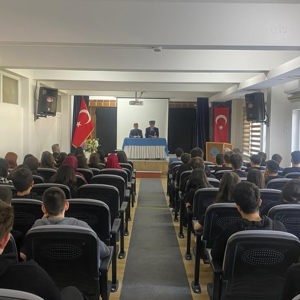 Vatan ve Kahramanlık Buluşmaları ile Gazilerimiz ve Rahmi Kula Anadolu Lisesi Öğrencileri Bir Araya Geldi - fotoğraf 4