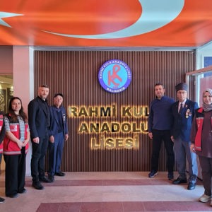Vatan ve Kahramanlık Buluşmaları ile Gazilerimiz ve Rahmi Kula Anadolu Lisesi Öğrencileri Bir Araya Geldi - fotoğraf 5