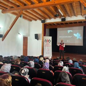 İl Müdürlüğümüzce Aile Eğitim Programı kapsamında; Kemaliye Kaymakamlığı iş birliğiyle velilere yönelik “Bilinçli Medya Kullanımı” eğitimi gerçekleştirildi. - fotoğraf 1