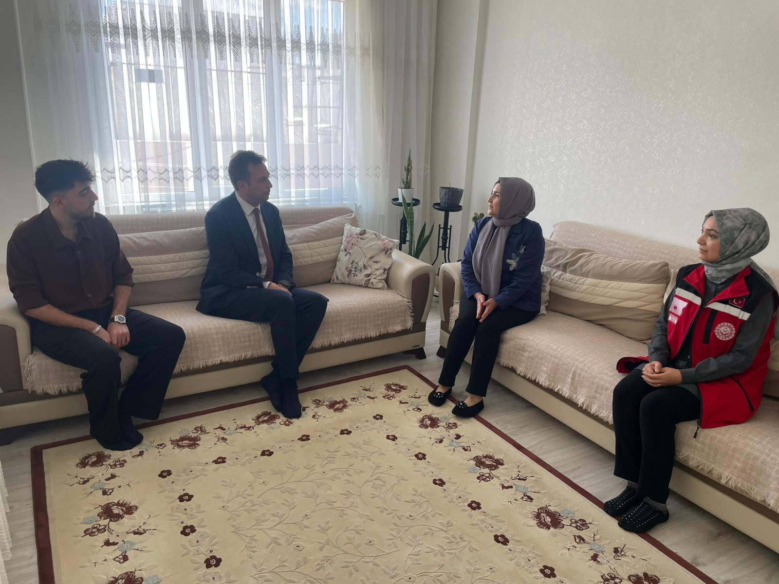 İl Müdürümüz Sn. Çetin Tutaş, sivil terör mağduru Gülten CANBOLAT ‘ın kıymetli ailesini ziyaret etti.