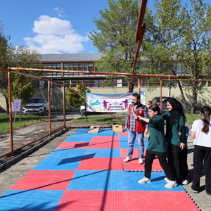 Sayın Bakanımız Mahinur Özdemir Göktaş öncülüğünde, ülkemizde başlatılan ve İl Müdürlüğümüz koordinesinde de Erzincan’da yürütülen “Ekransız Çocuklar” sloganı kapsamında; çocuklarımızla dijital ekranlardan uzaklaşarak sosyal, kültürel, ve fiziksel etkinliklerle buluştuk ve onlarla eğlenceli vakit geçirdik. - fotoğraf 9