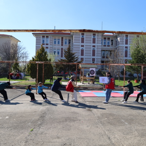 Sayın Bakanımız Mahinur Özdemir Göktaş öncülüğünde, ülkemizde başlatılan ve İl Müdürlüğümüz koordinesinde de Erzincan’da yürütülen “Ekransız Çocuklar” sloganı kapsamında; çocuklarımızla dijital ekranlardan uzaklaşarak sosyal, kültürel, ve fiziksel etkinliklerle buluştuk ve onlarla eğlenceli vakit geçirdik. - fotoğraf 11