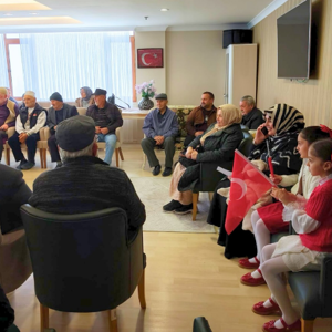 Köşk Huzurevinde, Vokal Müzik Kursu Öğrencileri İle Huzurevi Sakinlerimizi Bir Araya Getiren Anlamlı Bir Etkinlik Düzenlendi. - fotoğraf 2