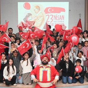 23 Nisan Ulusal Egemenlik ve Çocuk Bayramı kapsamında, İl Müdürlüğümüzden hizmet alan çocuklarımız, şehit ve gazilerimizin kıymetli evlatları ile Türk Kızılay Başkanlığından misafir olarak katılan çocuklarımız, Osmaniye Organize Sanayi Bölge Müdürlüğünde (OSB) düzenlenen programda #23Nisan coşkusunu hep birlikte yaşadılar. - fotoğraf 1