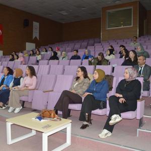Klinik Psikolog Satı Karaşahin İl Müdürlüğümüzde Oyun Terapisi Temelli Neler Yapılabilir? konusu hakkında Bilgilendirici Eğitim Verdi - fotoğraf 4