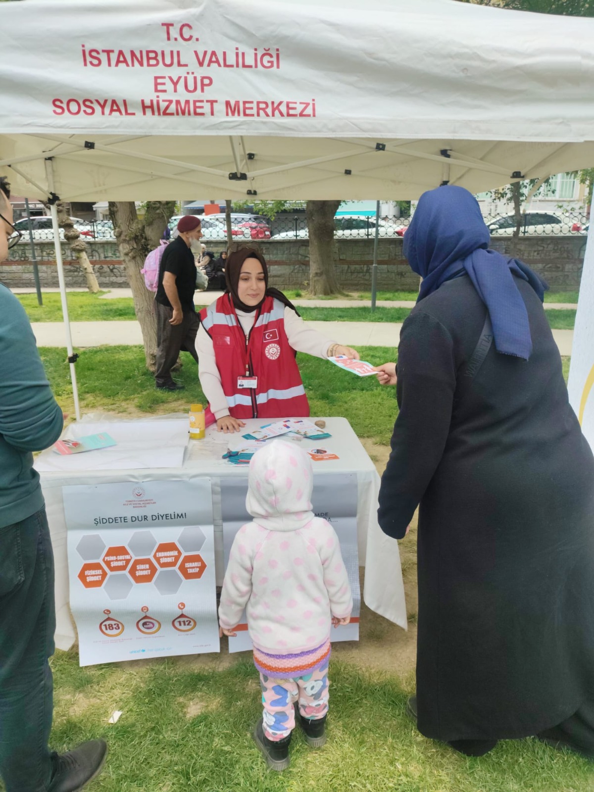 İlimiz Genelinde Sahaya Çıkan Ekiplerimiz Mobil Sosyal Hizmet Noktalarında Bilgilendirme ve Broşür Dağıtımı Gerçekleştirilmiştir