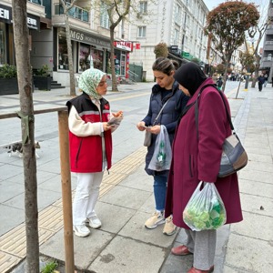 İlimiz Genelinde Sahaya Çıkan Ekiplerimiz Mobil Sosyal Hizmet Noktalarında Bilgilendirme ve Broşür Dağıtımı Gerçekleştirilmiştir - fotoğraf 1
