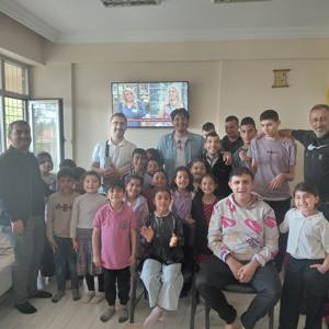 Hacı Salih ve Mine Kara Engelsiz Yaşam Bakım Rehabilitasyon ve Aile Danışma Merkezi Müdürlüğünde Doğum Günü Kutlaması - fotoğraf 3