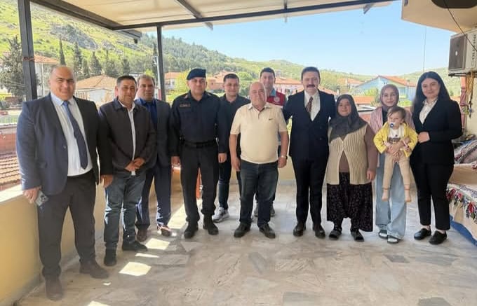 Bigadiç Kaymakamı Aziz Oğuz ALEMDAROĞLU ve İlçe Protokolü, Şehit Tuğba ÖZLEN’in Kıymetli Ailesini Ziyaret Etti