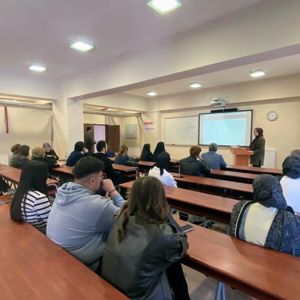 Karabük Üniversitesi Orman Fakültesi Öğrencilerine Yönelik Ailenin Önemi ve Toplumsal İşlevi Konulu Eğitim Verildi - fotoğraf 1