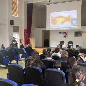 Yazıköy Engelsiz Yaşam Bakım Rehabilitasyon ve Aile Danışma Merkezi Müdürlüğümüzde Afet ve Yangın Farkındalık Eğitimi Gerçekleştirildi - fotoğraf 1