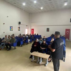 Yazıköy Engelsiz Yaşam Bakım Rehabilitasyon ve Aile Danışma Merkezi Müdürlüğümüzde Afet ve Yangın Farkındalık Eğitimi Gerçekleştirildi - fotoğraf 2